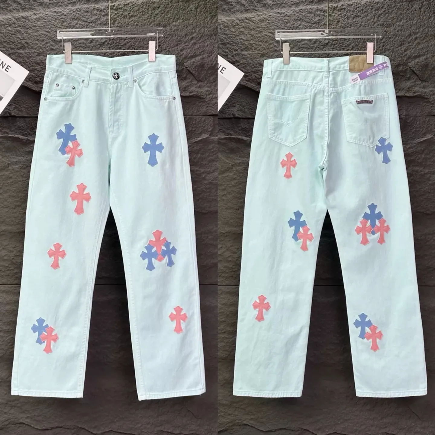 P270 💰 (Top version) CHROME HEARTS 25ss dopamine light blue cross-painted leather washed jeans - Full of exploring the ultimate in fashion, Chrome Hearts' new Chrome Hearts pants not only present a unique style, the fresh ice blue color looks particularly youthful and energetic. The mid-high waist design is paired with a lazy and casual style, which not only shows long legs but also maintains a casual feel. It is a must-have fashion choice for trendy men and trendy women. Color: Dopamine light blue Size: 28-30-32-34-36 (corresponds to S-M-L-XL-XXL)